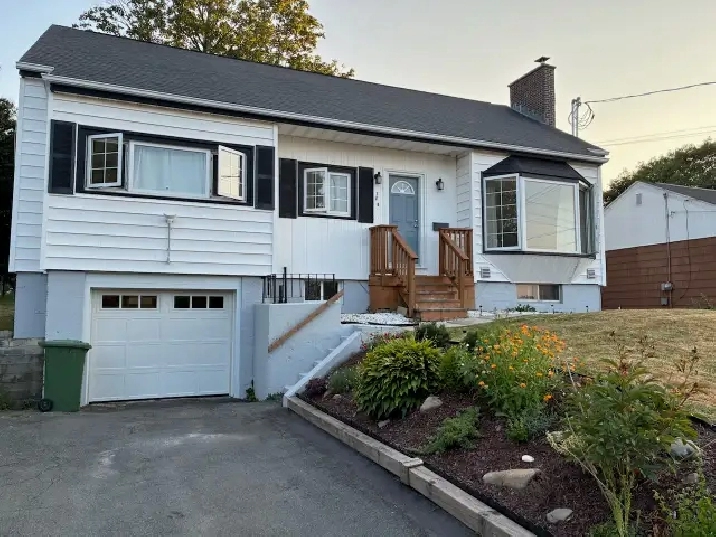 3 BR, 2 BATH HOME NEAR LAKE BANOOK HEAT & HOT WATER INCLUDED