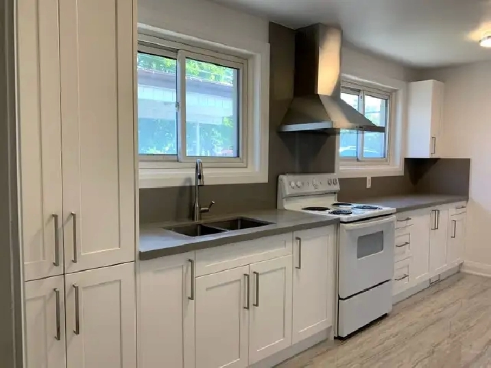 Steps to Subway Beautiful House for Rent (Sheppard / Bayview)