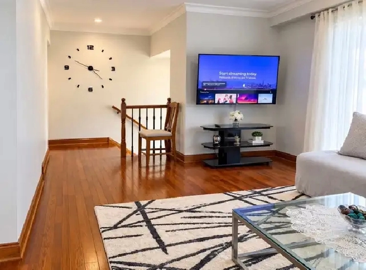 3 Bed Main Floor for Rent Victoria Park & 401 Nov 1