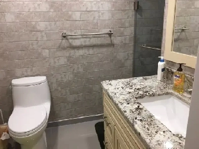 $1695 Modern 1 Bedroom Apartment with parking near STC