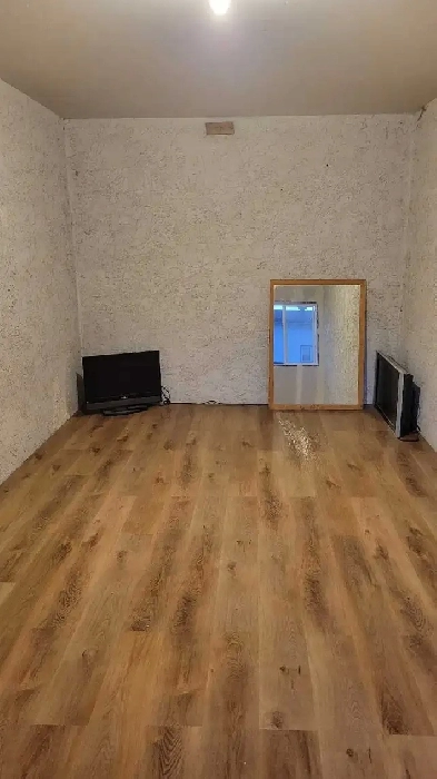 Rooms available, all-in close to DT