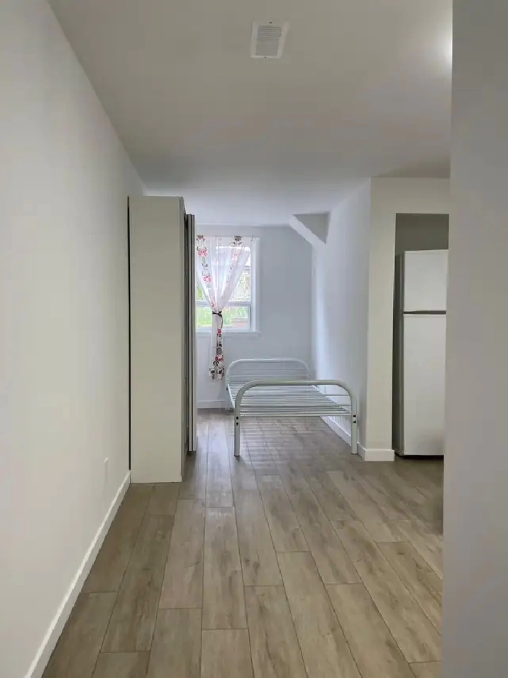 Bachelor Basement Apartment for Rent – Steeles West