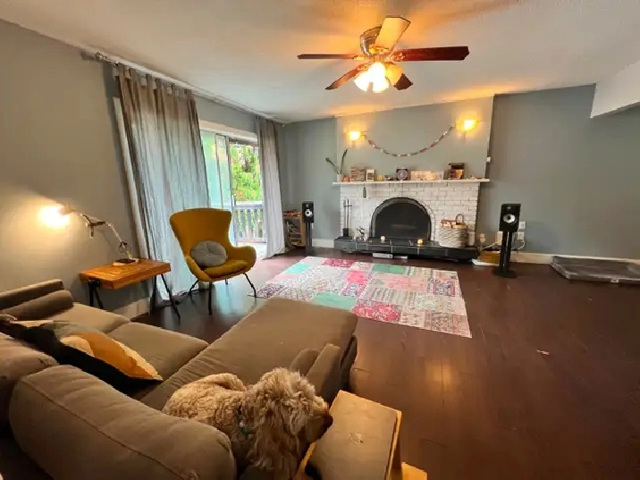 3 Bed Den UPPER suite in House with HUGE yard