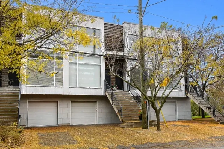 2-BEDROOM TOWNHOUSE | 2 FULL BATH | OFFICE AREA | 3 PARKING