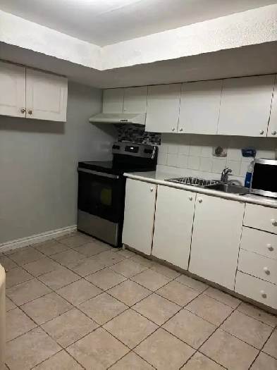5min walk to Yonge Finch subway entrance, share bath with 1 pers
