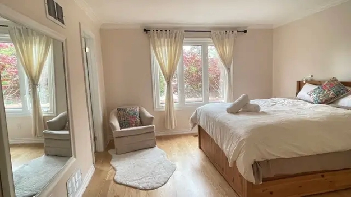Bright Furnished Queen Room | Monthly | Bayview & Steeles