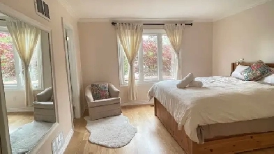 Bright Furnished Queen Room | Monthly | Bayview & Steeles