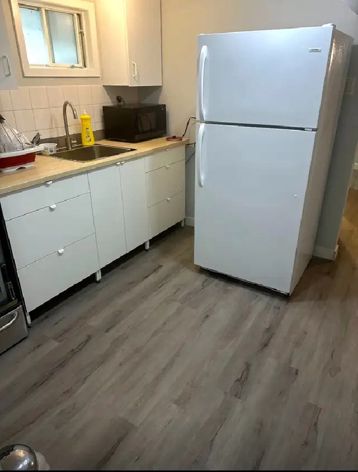 RENT A ROOM AT YONGE AND STEELES NEAR CENTER POINT MALL