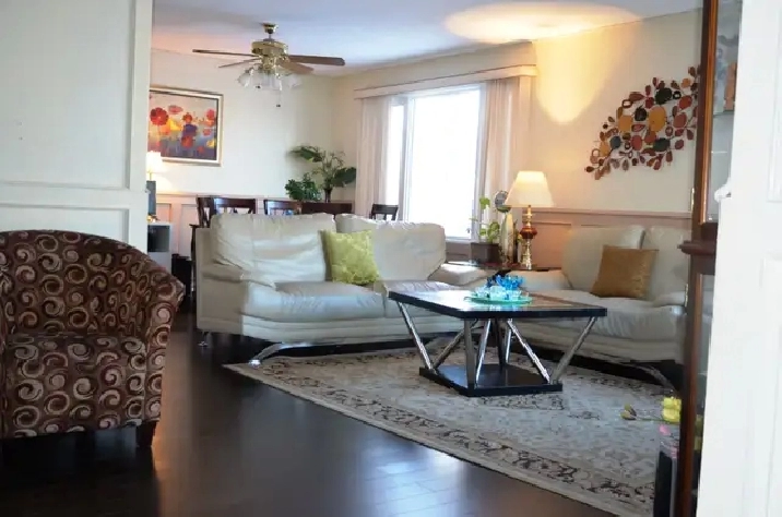 3 bedroom house (main level) - Nice & Clean - 1 min to C-Train