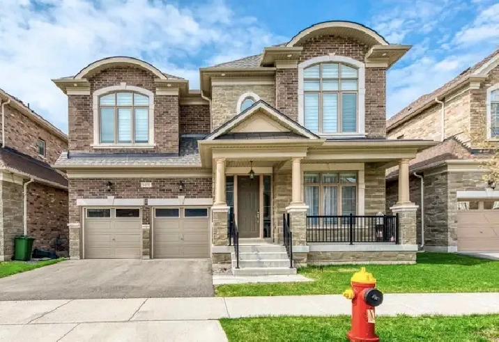 luxury Modern 5 Bedroom , 5 bathroom Joshua Creek Home