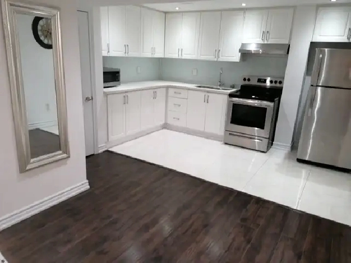 Quiet 2 bedrooms 1 bathroom Richmond Hill