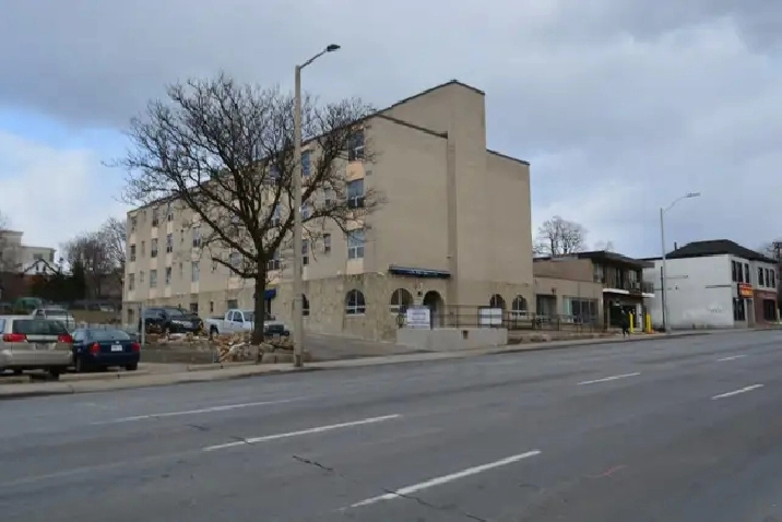 1 Bedroom - 570 King St W