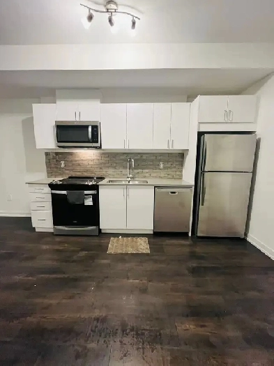 PRIVATE ROOM AVAILABLE IN NORTHYORK