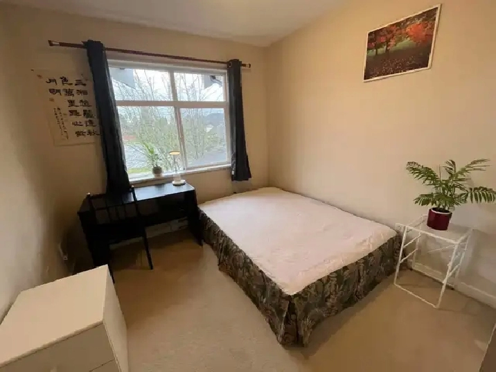 (Richmond) $925 All-Inclusive! Sunny Furnished Bedroom