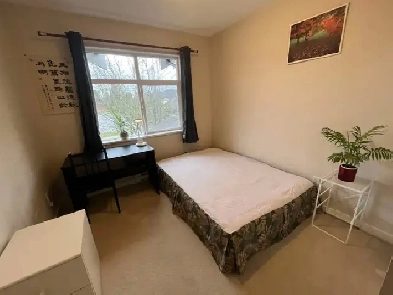 (Richmond) $925 All-Inclusive! Sunny Furnished Bedroom
