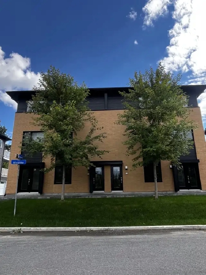 À LOUER – GRAND 4½ GARAGE, STATIONNEMENT, TERRASSE & CABANON