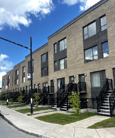 LOGEMENT 3 ½ AVEC BALCON   STATIONNEMENT À LOUER
