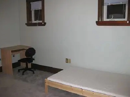 EXCEPTIONAL QUALITY ROOM – FOR NOV. 1st!