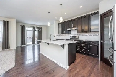 UNISON 4 BEDROOM 3 BATH MAIN FLOOR IN AUBURN BAY