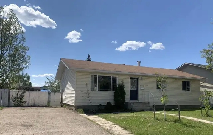 #3473 - 3 Bedroom/ 1.5 Bath Home For Rent $1800 Available now