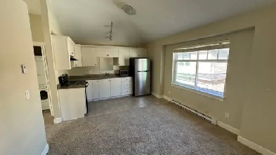 1 BR Coach House in Clayton Heights