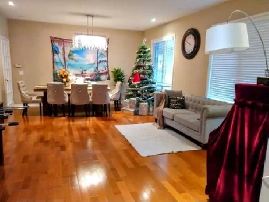Female only-Richmond Hill room for rent