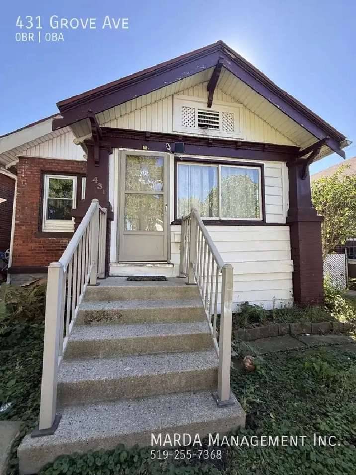 2-Bedroom House for Rent in Central Windsor | Fenced Yard & In-S