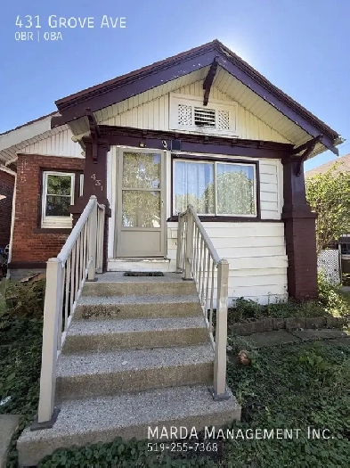 2-Bedroom House for Rent in Central Windsor | Fenced Yard & In-S