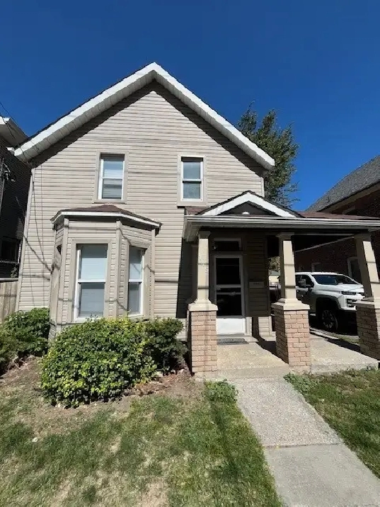 145 Pine Street - 4 bed, 1.5 bath STUDENT HOME  - 145 Pine St Ho