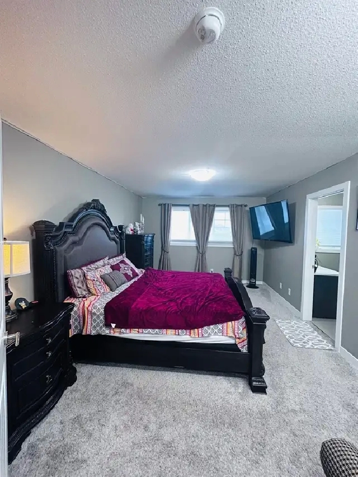 3 Bed 2 Bath Unit in Blackfalds, AB