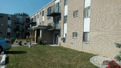 LARGE Riverside 1 Bed/Bal Parking and Storage Inc. $1479.  Elec