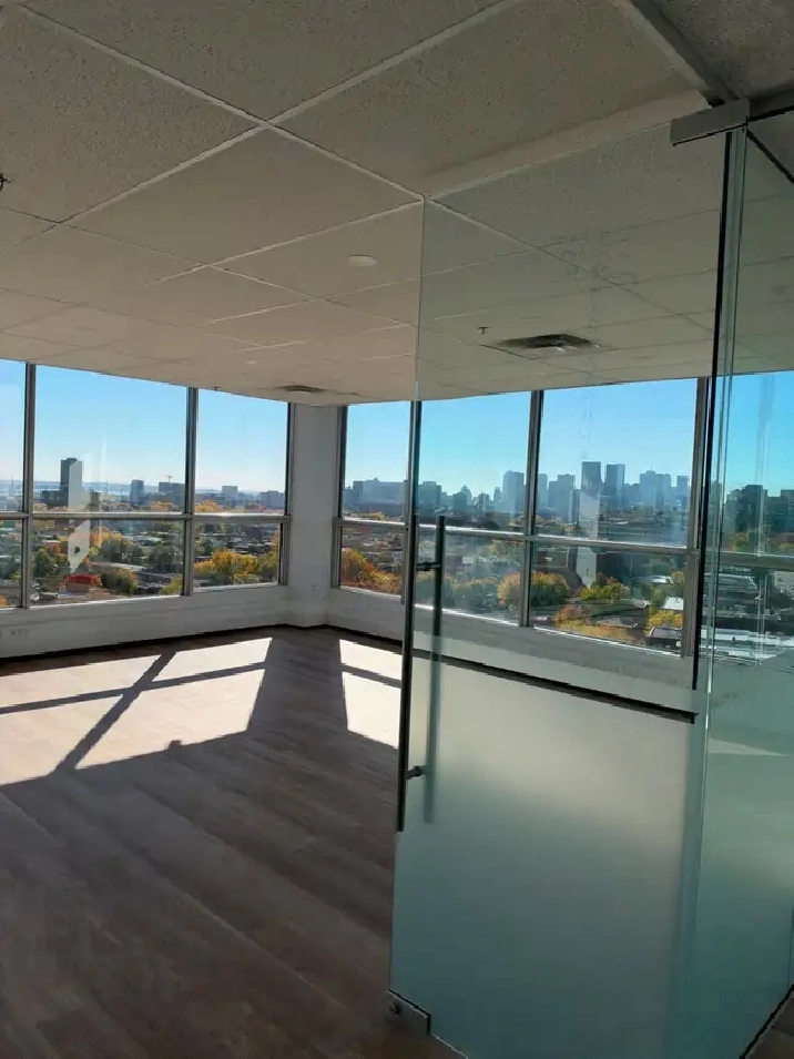 2,500 sq. ft. Glass Suite - 2120 Sherbrooke est - bureau à louer