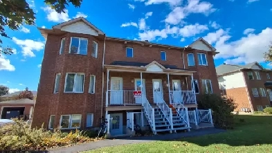 Large and Sunny 4 1/2 apartment in plateau with appliances Oct 1
