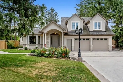 Spacious Sunlit 1-Bed 1-B Walk-Up | Kleinburg | Steps to Village