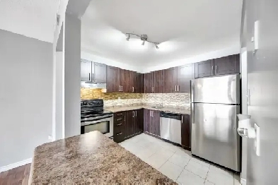 HUGE 3 BEDROOM Townhouse for Rent for Lease (Meadowvale)