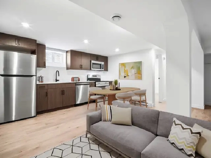 Newly Renovated 2 Bedroom Apartment! Move In Ready!