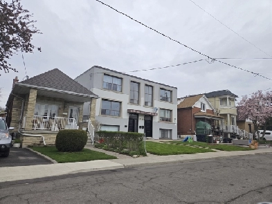 Spacious 3-Bedroom Apartment near KeelesDale Station