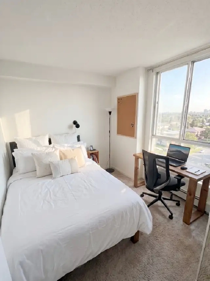 Move-In Ready Room w/Free Cleaning & In-Suite Laundry @ Yaletown