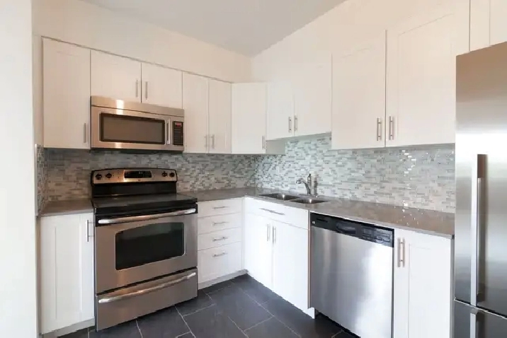 spacious 2bed,2bath condo for rent, Westmount adj. - ID 3089