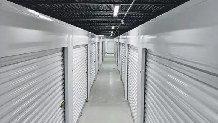 (25pi2) Entrepot de 25 pc Saint-Jerome Sur Baron Saint-Jérôme