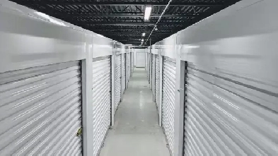 (25pi2) Entrepot de 25 pc Saint-Jerome Sur Baron Saint-Jérôme