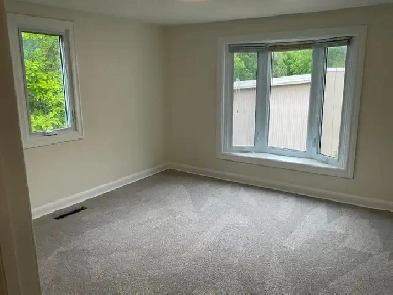 NEWMARKET-UPPER 3 BEDROOM-GREAT LOCATION