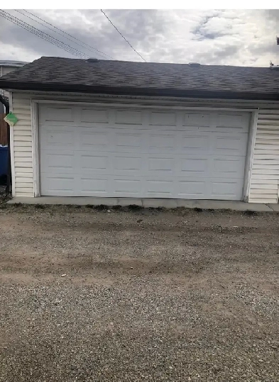 New double garage for rent