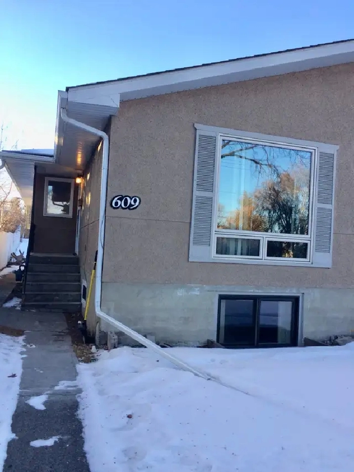 SW inner city 2 bed main floor