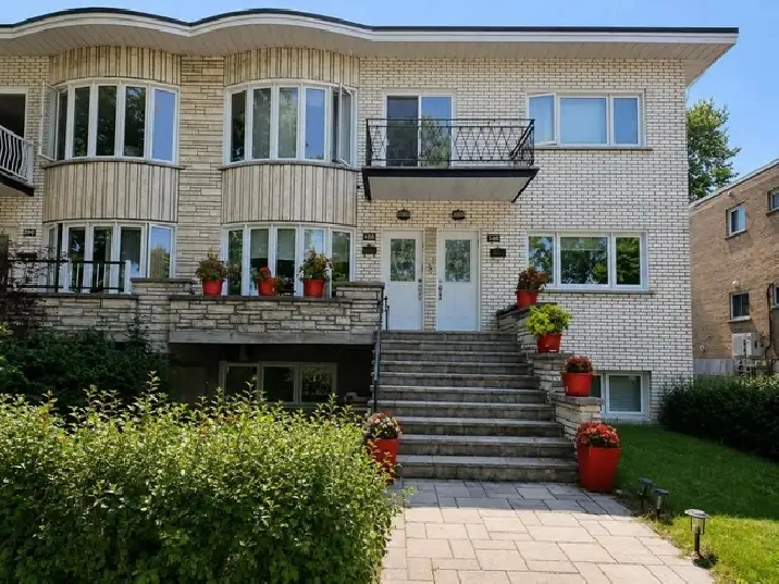 Bel appartement rénové 3 cac, 2 sdb, Ville St-Laurent