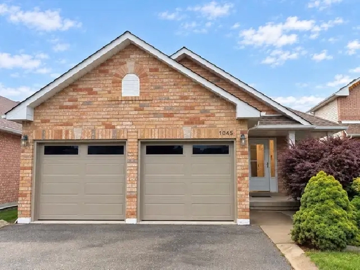 FULLY RENOVATED 3-BEDROOM EXECUTIVE BUNGALOW ON RAVINE LOT