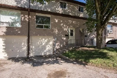 ORILLIA: Village Green Townhomes - Available Now!