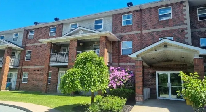 SPACIOUS 3 BEDROOM PLUS DEN 3 BATHROOMS HT/HW INC