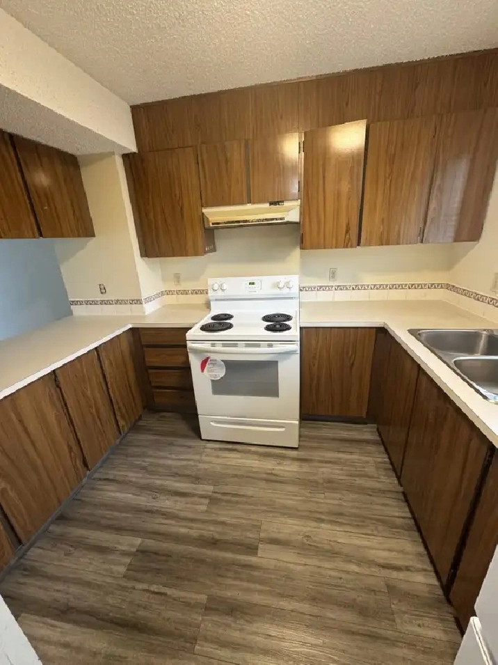 3 Bed 1.5 Bath Unit in Edmonton, AB