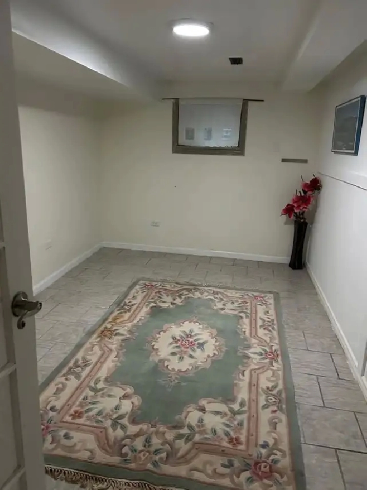 Furnished Room $750 All-Inclusive – Markham & Sheppard, Near Cen